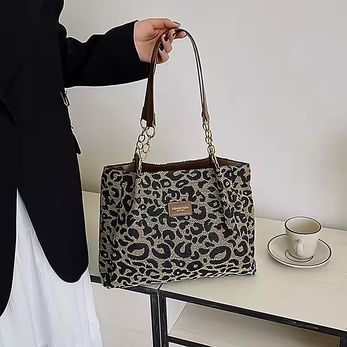 Leona | Stylish Leopard Print Shoulder Bag